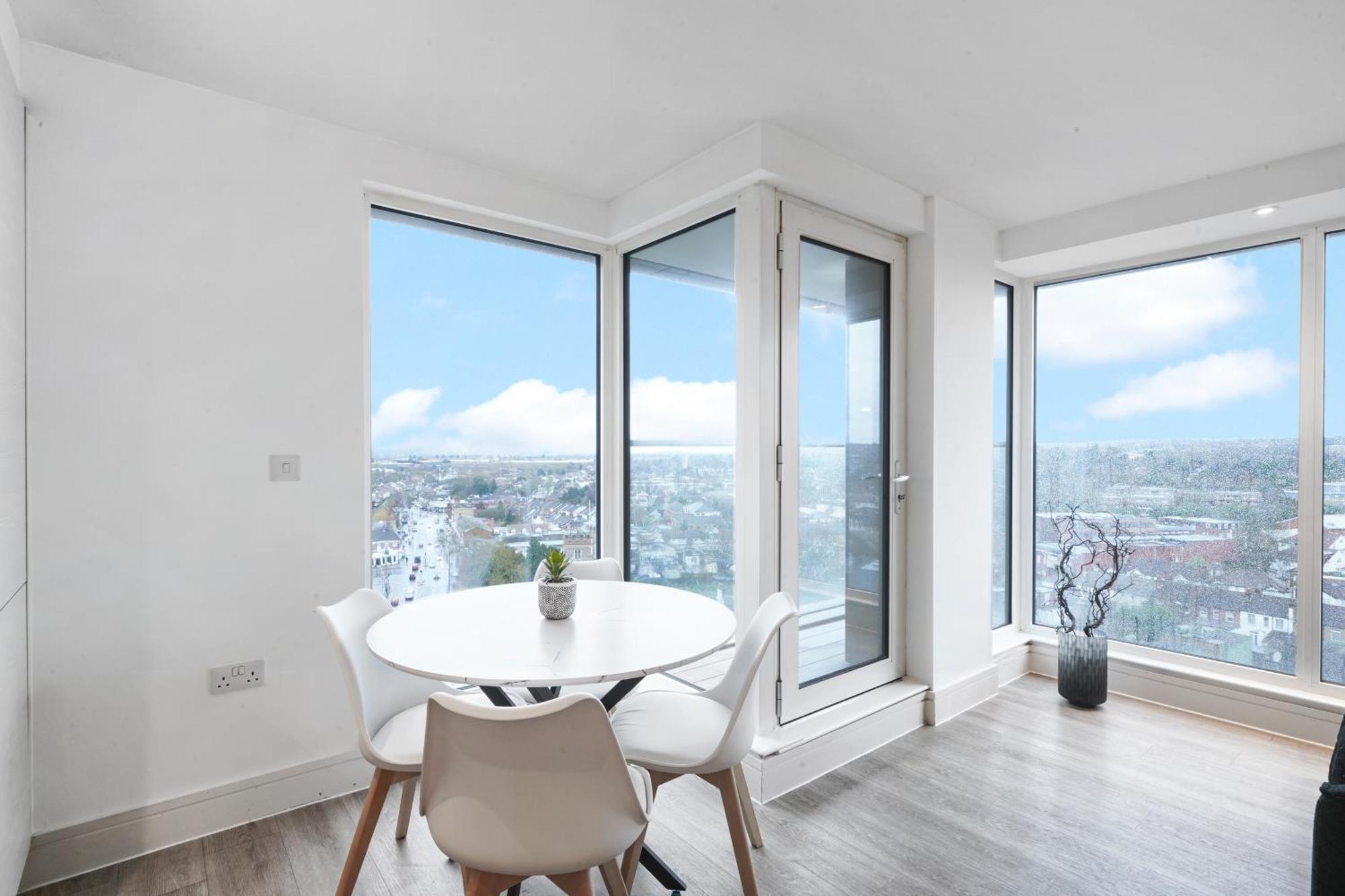 Luxury Apartment With Stunning Views On 10Th Floor Edgware Dış mekan fotoğraf
